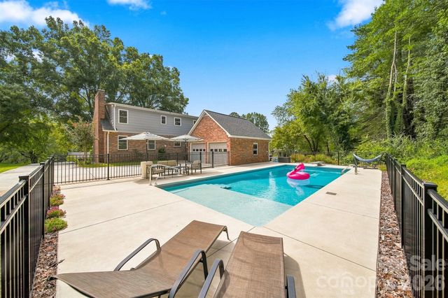 703 Wilmore Street NE, Lenoir, NC 28645
