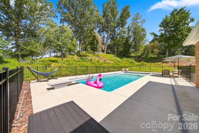 703 Wilmore Street NE, Lenoir, NC 28645
