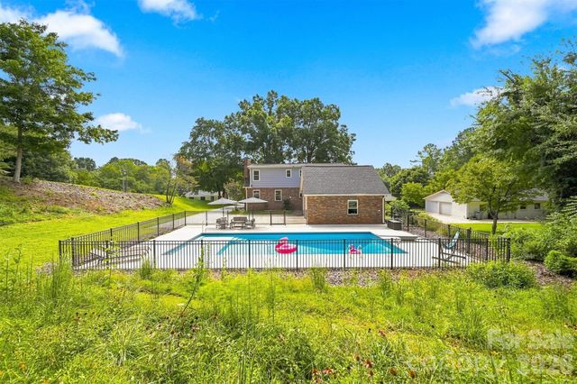 703 Wilmore Street NE, Lenoir, NC 28645