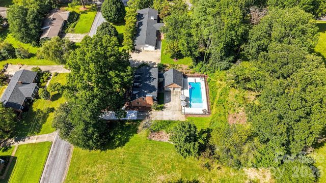 703 Wilmore Street NE, Lenoir, NC 28645