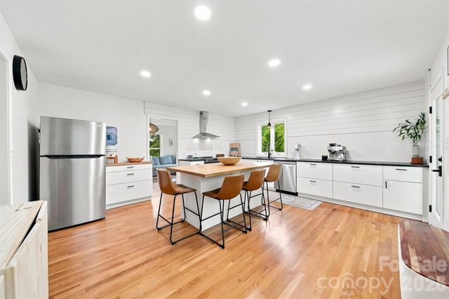 703 Wilmore Street NE, Lenoir, NC 28645