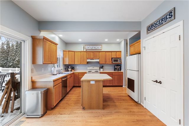 6 Valley View Circle, Victor, NY 14564