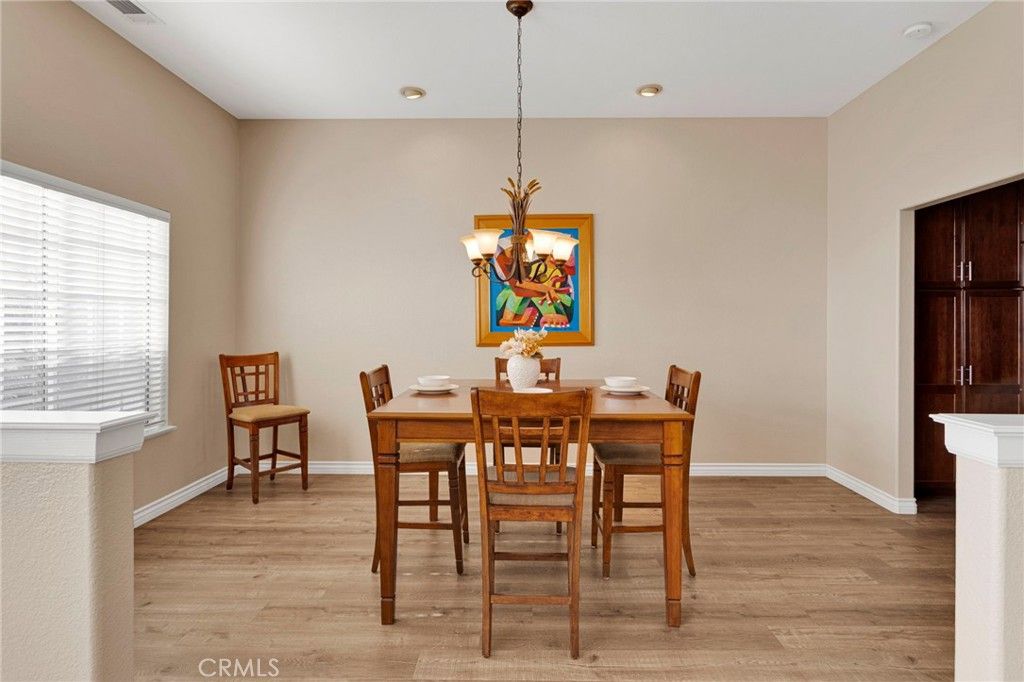 Image 10 of property listing at 16249 Crown Valley Drive, Apple Valley, CA 92307