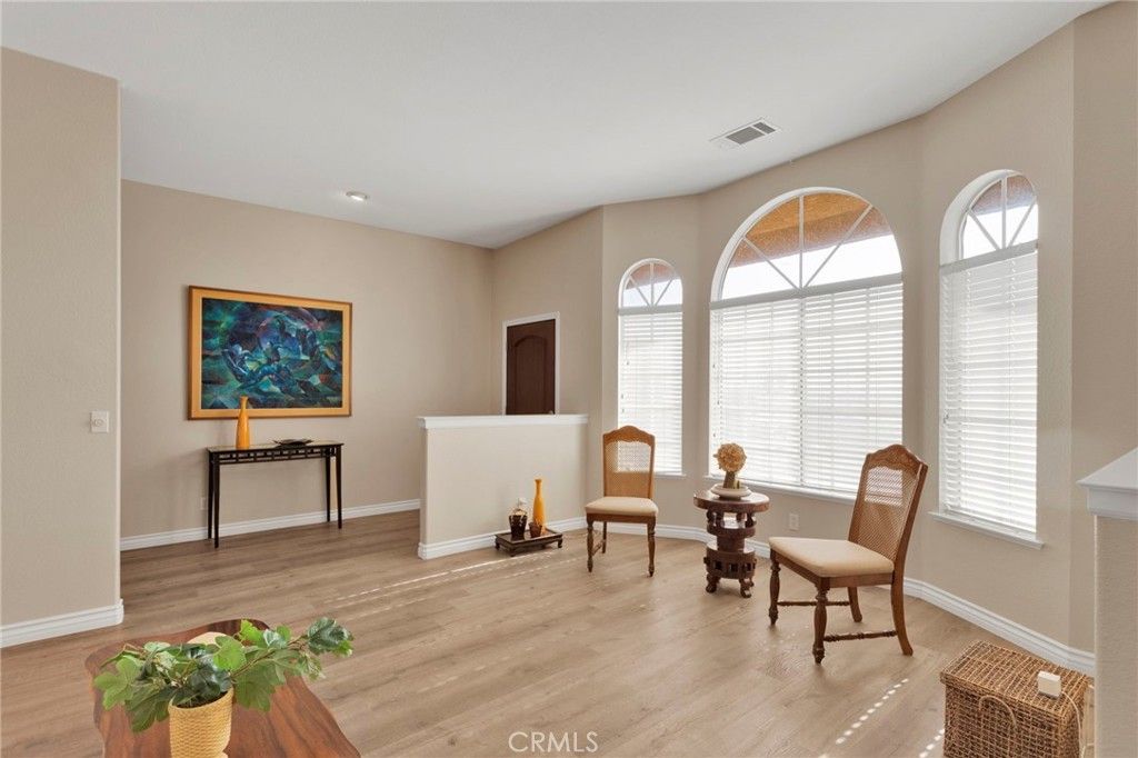 Image 12 of property listing at 16249 Crown Valley Drive, Apple Valley, CA 92307