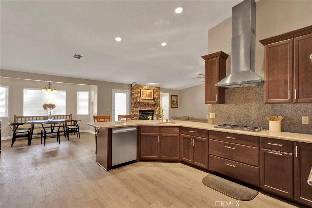 Image 14 of property listing at 16249 Crown Valley Drive, Apple Valley, CA 92307