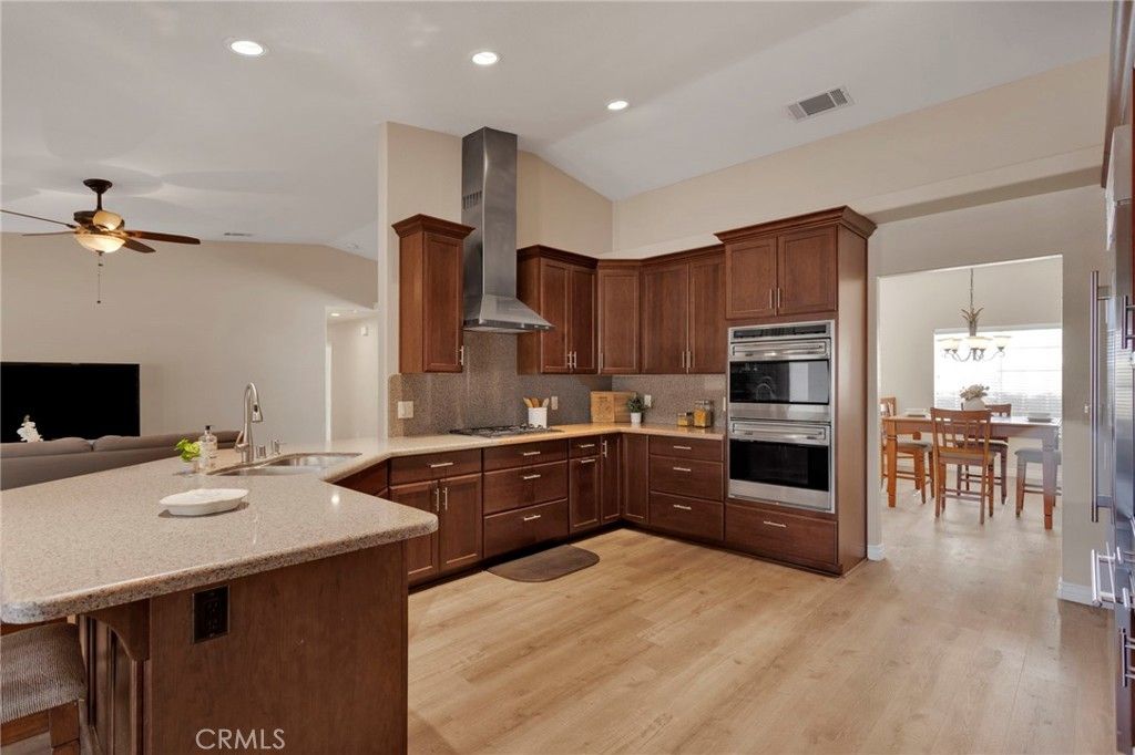 Image 15 of property listing at 16249 Crown Valley Drive, Apple Valley, CA 92307