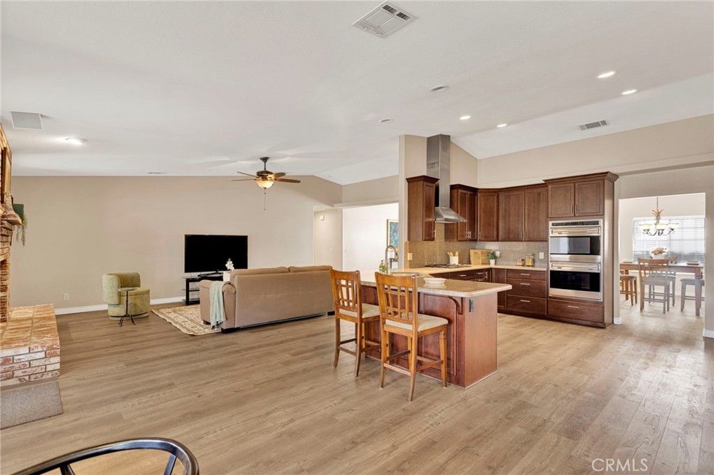 Image 19 of property listing at 16249 Crown Valley Drive, Apple Valley, CA 92307