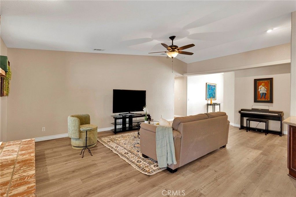 Image 20 of property listing at 16249 Crown Valley Drive, Apple Valley, CA 92307