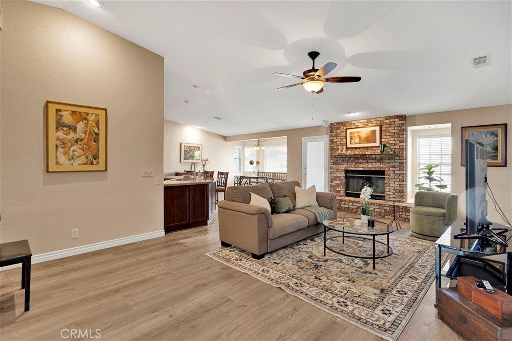 Image 21 of property listing at 16249 Crown Valley Drive, Apple Valley, CA 92307