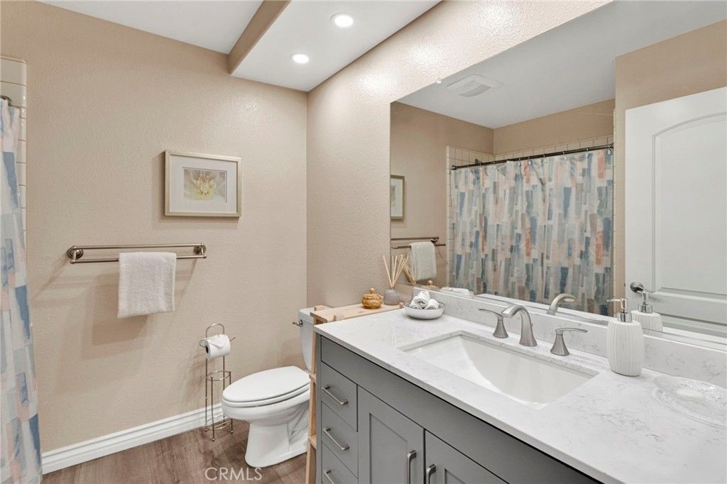 Image 25 of property listing at 16249 Crown Valley Drive, Apple Valley, CA 92307