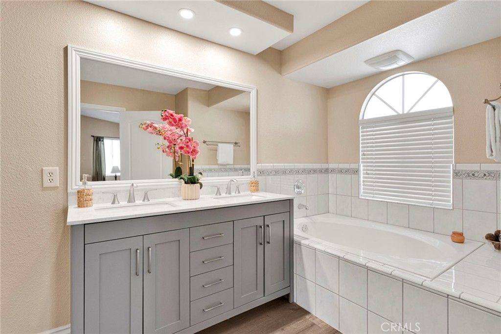 Image 30 of property listing at 16249 Crown Valley Drive, Apple Valley, CA 92307