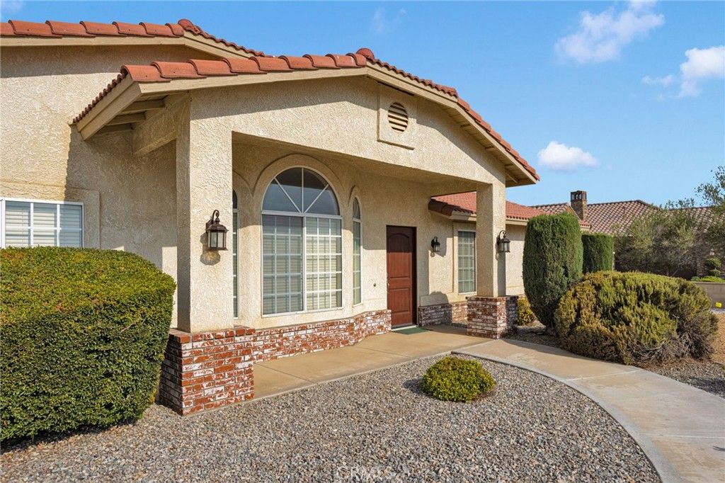 Image 4 of property listing at 16249 Crown Valley Drive, Apple Valley, CA 92307