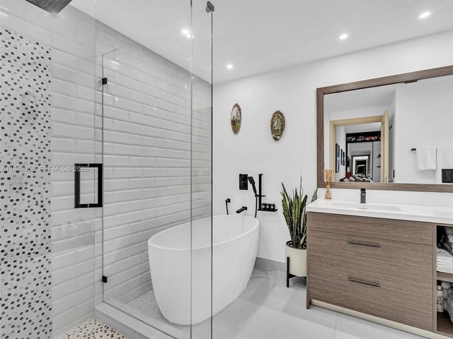 3340 NE 190th St 704, Aventura, FL 33180