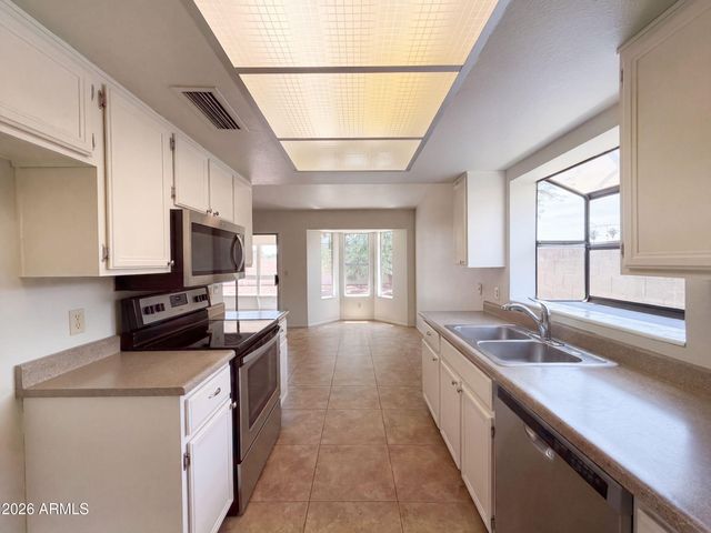 10701 W CAMPBELL Avenue, Phoenix, AZ 85037
