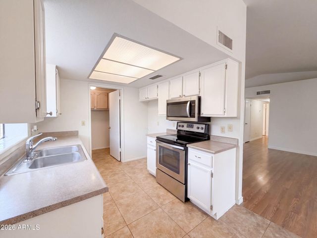 10701 W CAMPBELL Avenue, Phoenix, AZ 85037