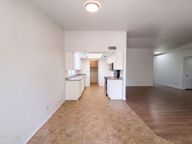 10701 W CAMPBELL Avenue, Phoenix, AZ 85037