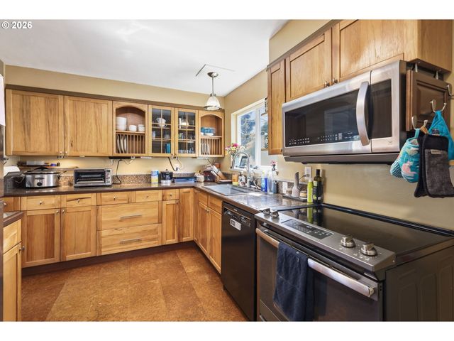 637 TINAMOU Ln, Springfield, OR 97477