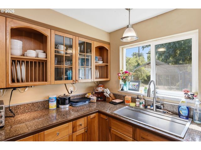 637 TINAMOU Ln, Springfield, OR 97477