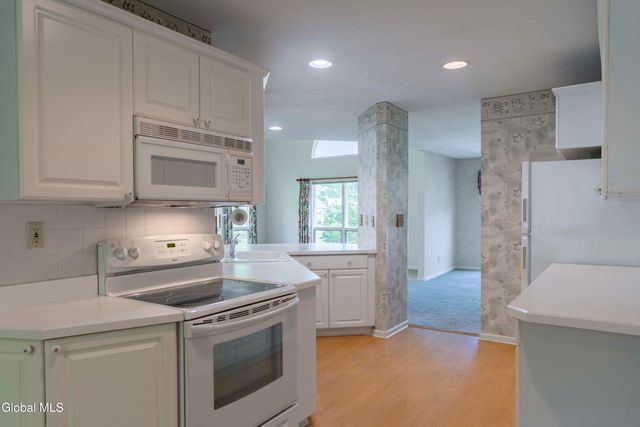 83 Pepper Lane, Saratoga Springs, NY 12866