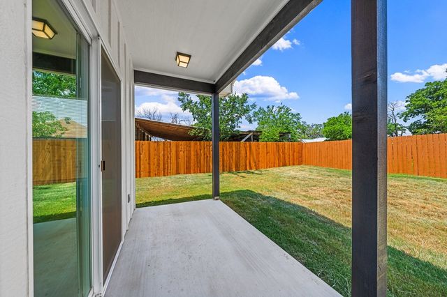 712 Gilmer St, Kerrville, TX 78028