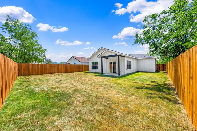 712 Gilmer St, Kerrville, TX 78028