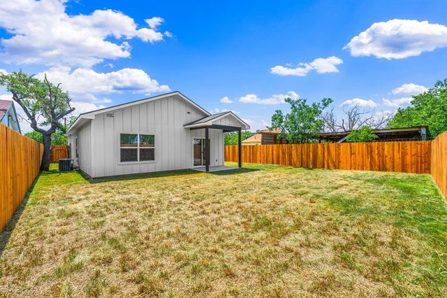 712 Gilmer St, Kerrville, TX 78028