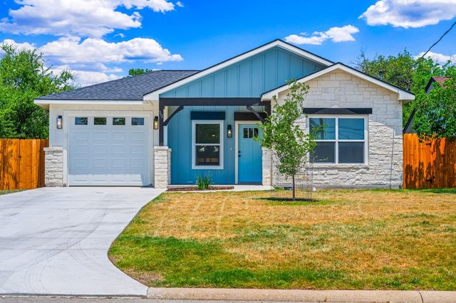 712 Gilmer St, Kerrville, TX 78028