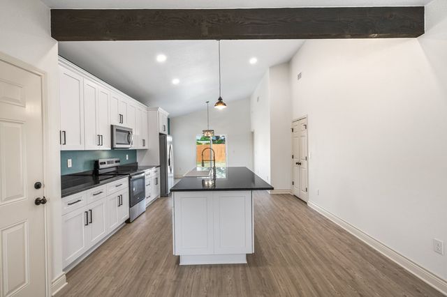 712 Gilmer St, Kerrville, TX 78028