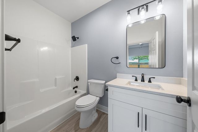 712 Gilmer St, Kerrville, TX 78028