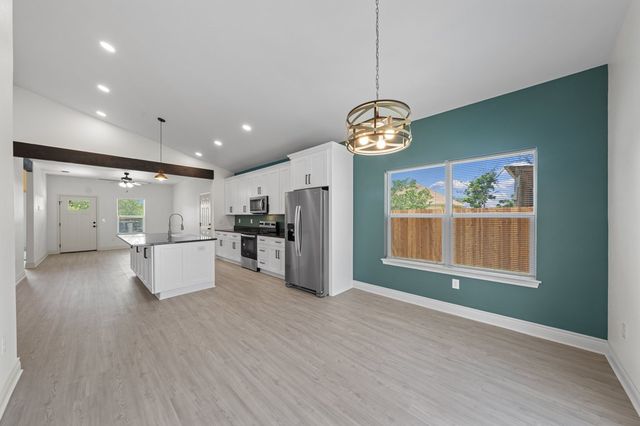 712 Gilmer St, Kerrville, TX 78028