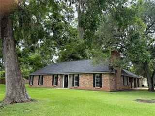200 Wentworth Drive, West Columbia, TX 77486