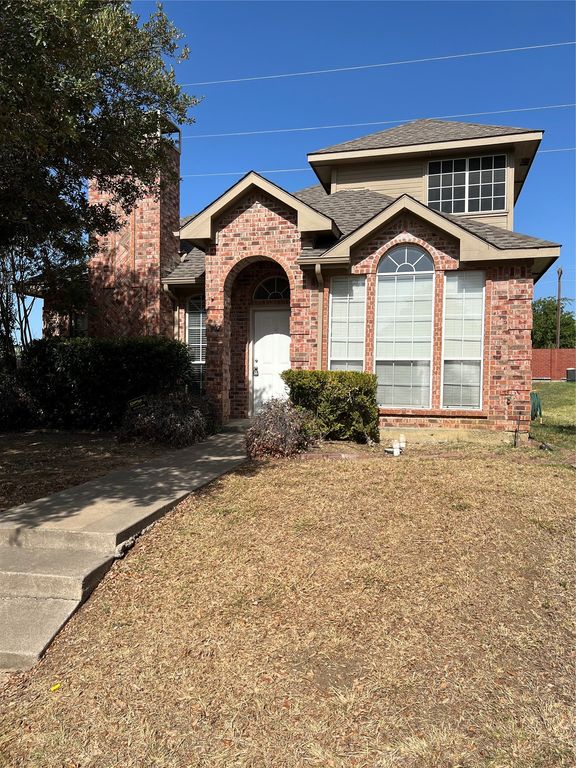 902 Brose Drive, Lewisville, TX 75067