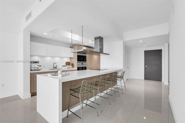 17111 Biscayne Boulevard 506, North Miami Beach, FL 33160
