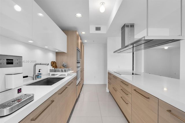 17111 Biscayne Boulevard 506, North Miami Beach, FL 33160