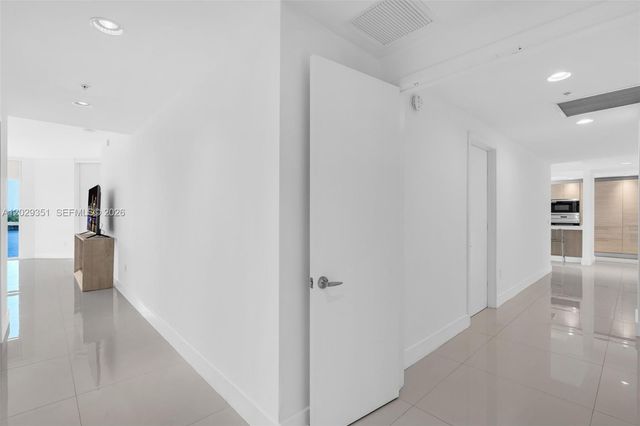 17111 Biscayne Boulevard 506, North Miami Beach, FL 33160