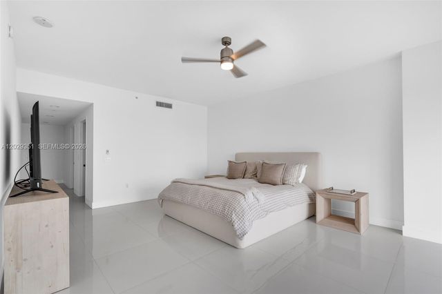 17111 Biscayne Boulevard 506, North Miami Beach, FL 33160