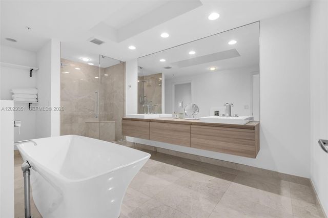 17111 Biscayne Boulevard 506, North Miami Beach, FL 33160
