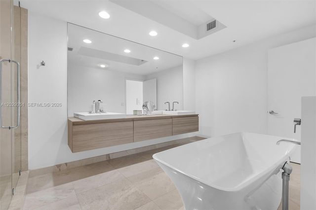 17111 Biscayne Boulevard 506, North Miami Beach, FL 33160