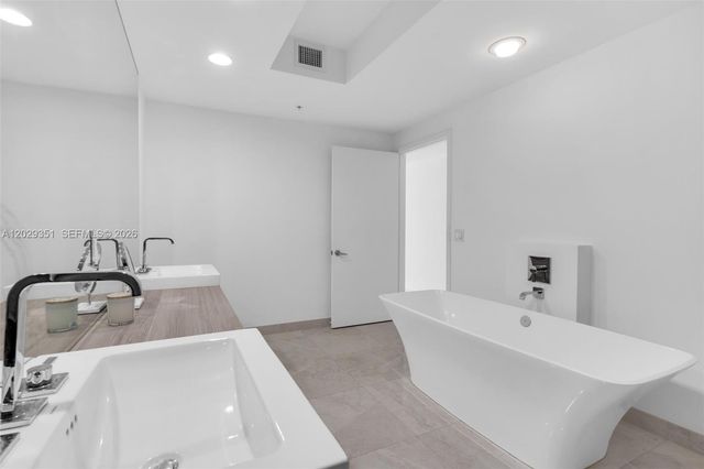 17111 Biscayne Boulevard 506, North Miami Beach, FL 33160