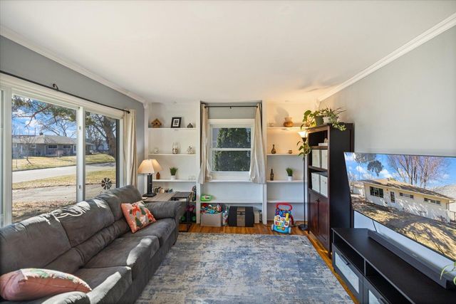 2559 Herschel Street, Roseville, MN 55113