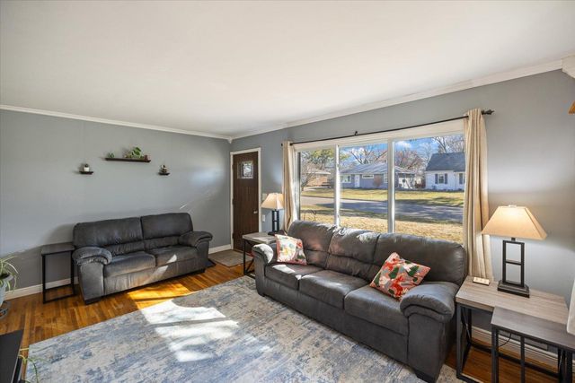 2559 Herschel Street, Roseville, MN 55113