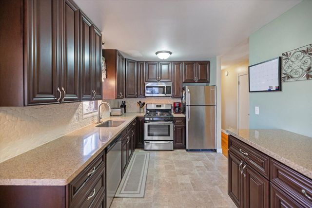 2559 Herschel Street, Roseville, MN 55113