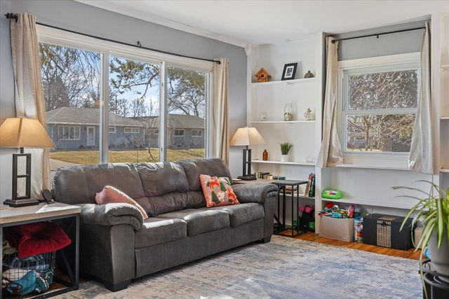 2559 Herschel Street, Roseville, MN 55113