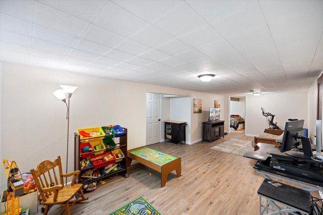 2559 Herschel Street, Roseville, MN 55113