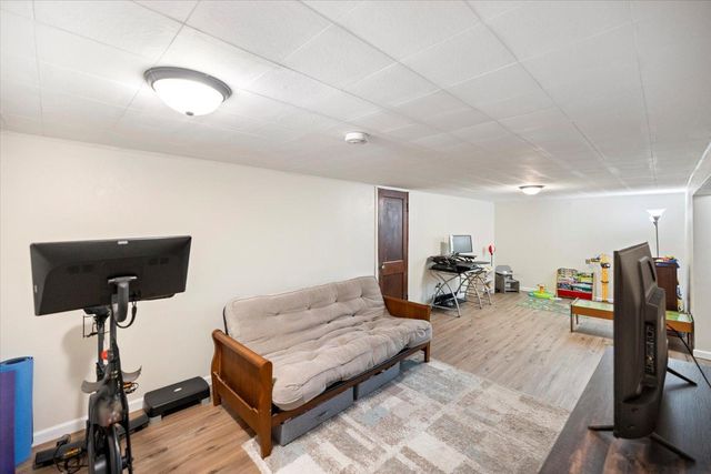 2559 Herschel Street, Roseville, MN 55113