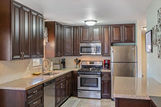 2559 Herschel Street, Roseville, MN 55113