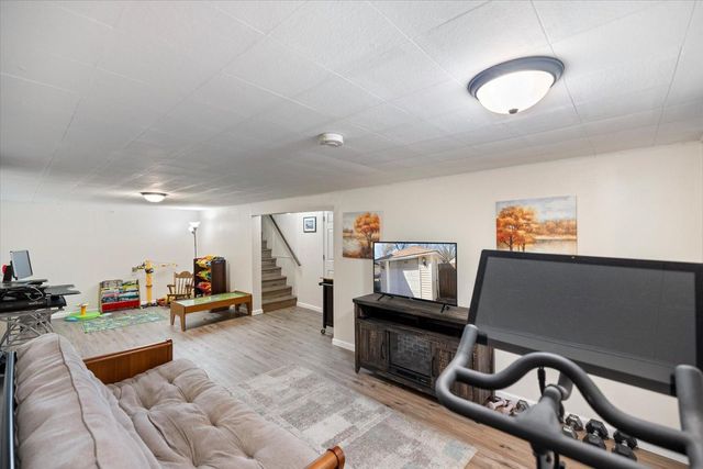 2559 Herschel Street, Roseville, MN 55113