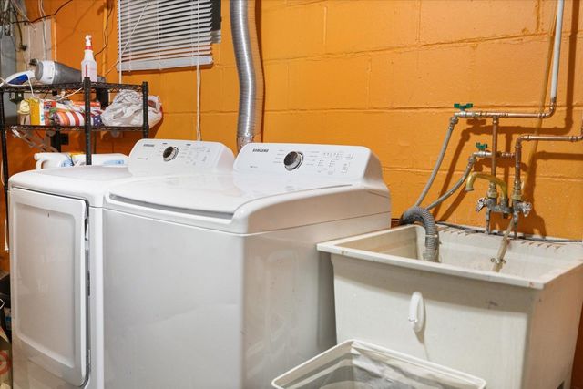 2559 Herschel Street, Roseville, MN 55113