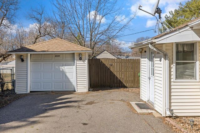 2559 Herschel Street, Roseville, MN 55113