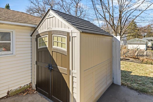 2559 Herschel Street, Roseville, MN 55113